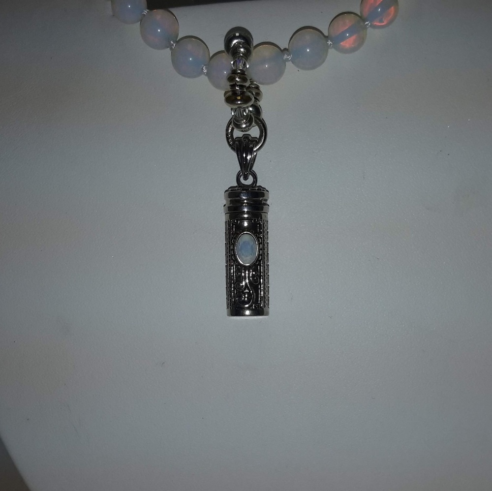 OPALITE BEAD PENDANT KEEPSAKE NECKLACE